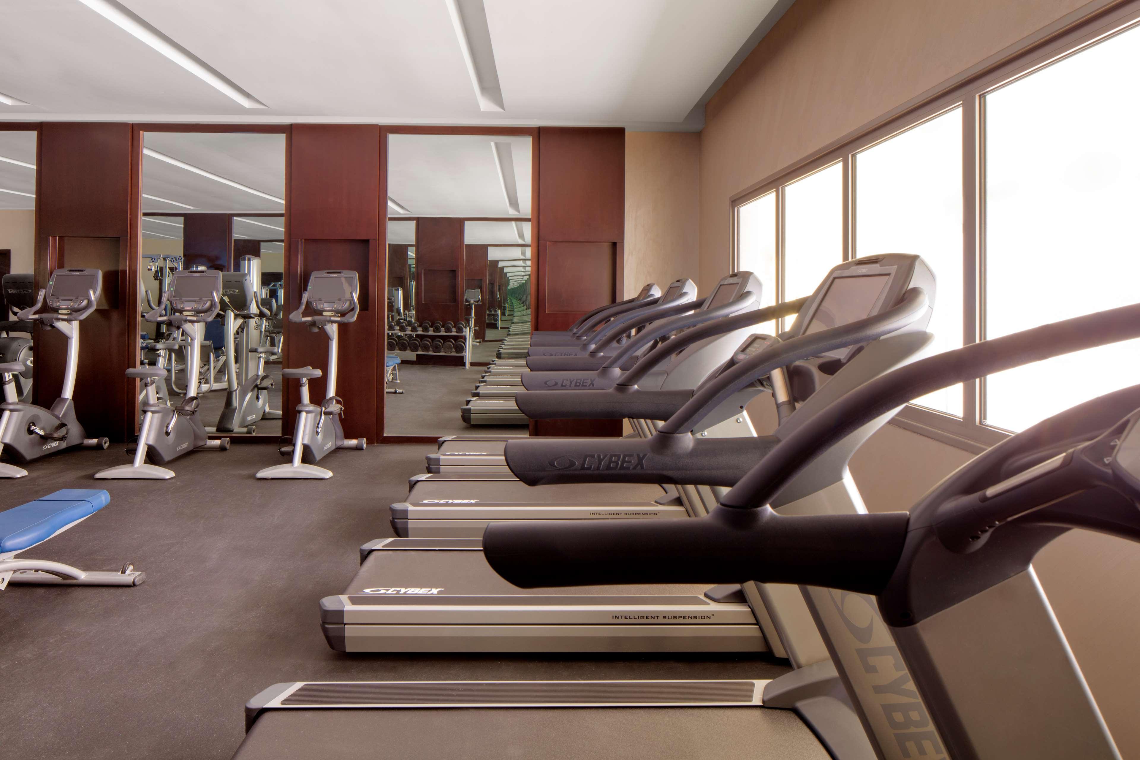 Radisson Blu Hotel & Resort, Сухар Экстерьер фото The gym at the hotel