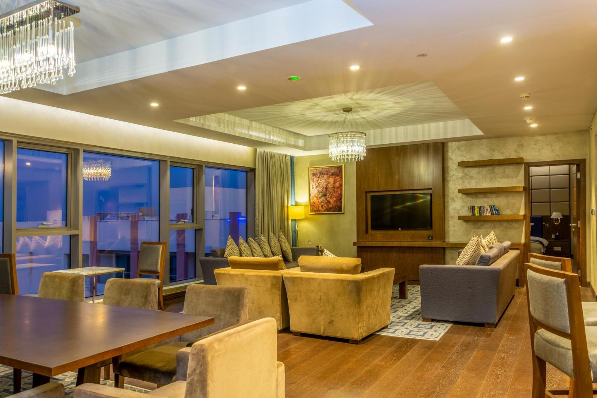 Radisson Blu Hotel & Resort, Сухар Экстерьер фото The lounge at Kilimanjaro International Airport