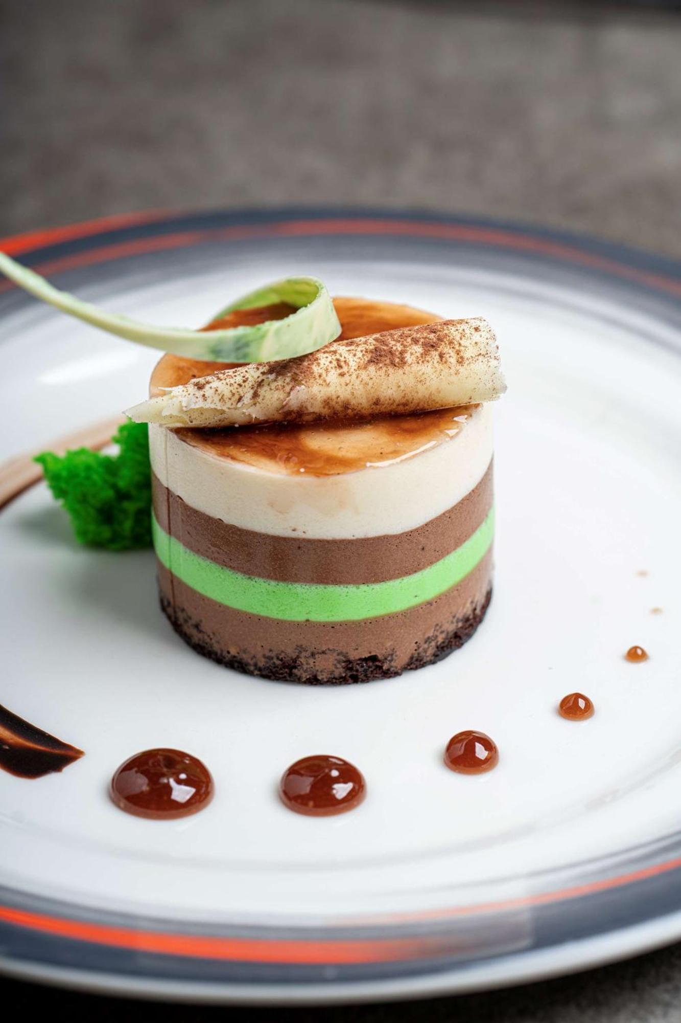 Radisson Blu Hotel & Resort, Сухар Экстерьер фото A layered dessert