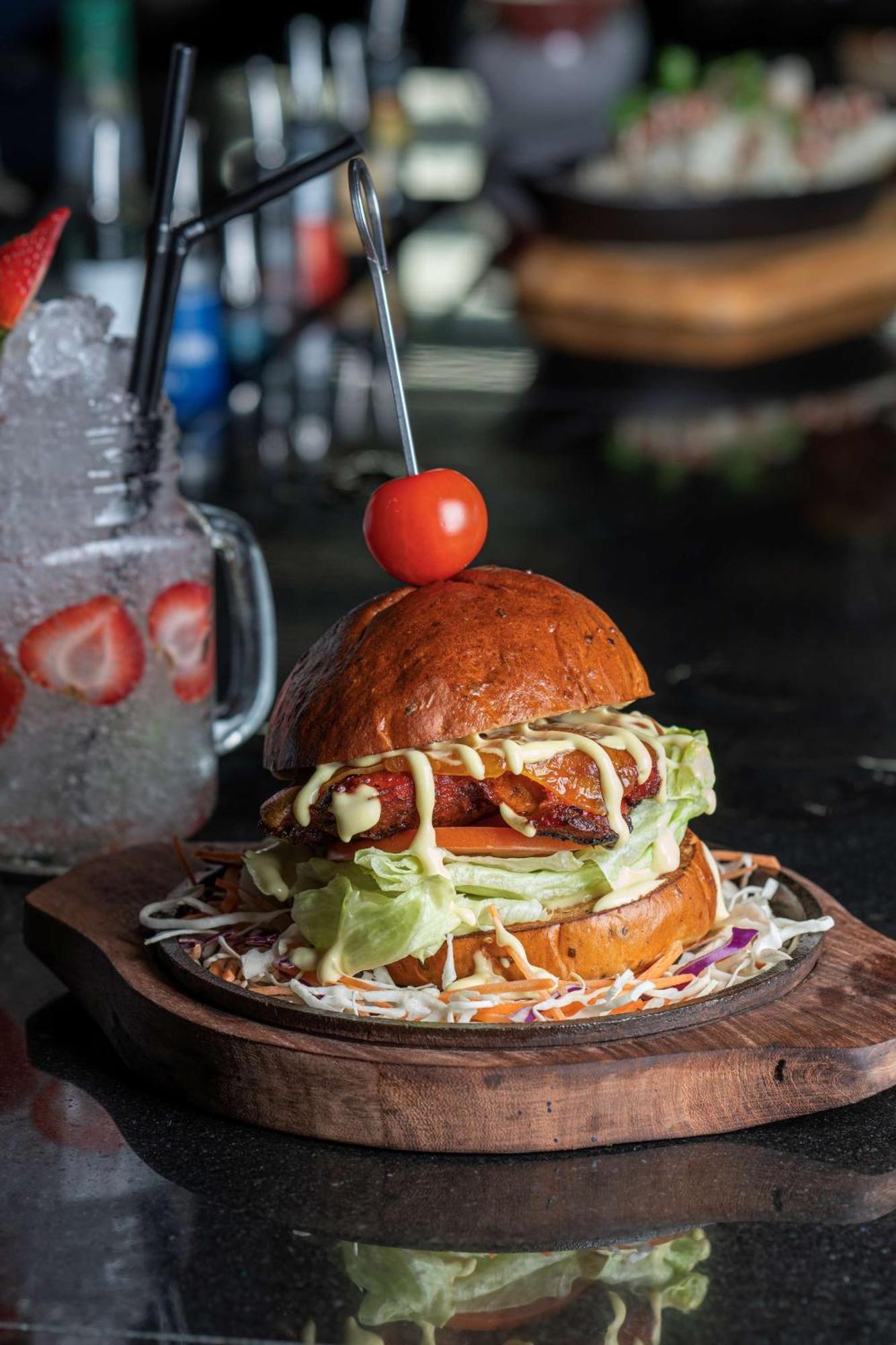 Radisson Blu Hotel & Resort, Сухар Экстерьер фото A burger