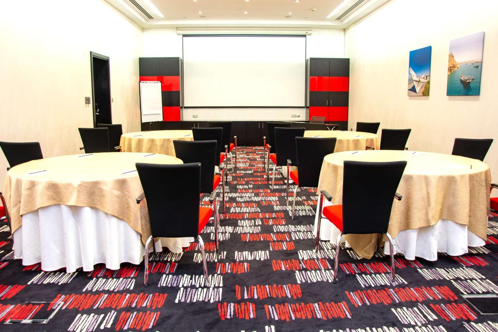 Radisson Blu Hotel & Resort, Сухар Экстерьер фото Meeting room