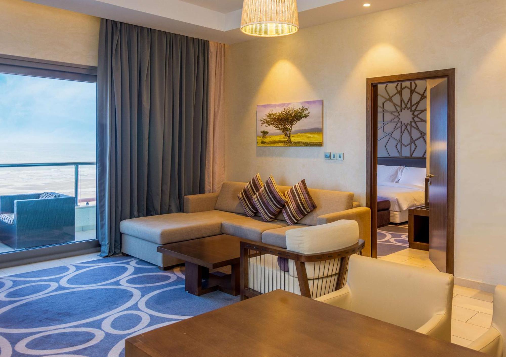 Radisson Blu Hotel & Resort, Сухар Экстерьер фото A suite at the hotel