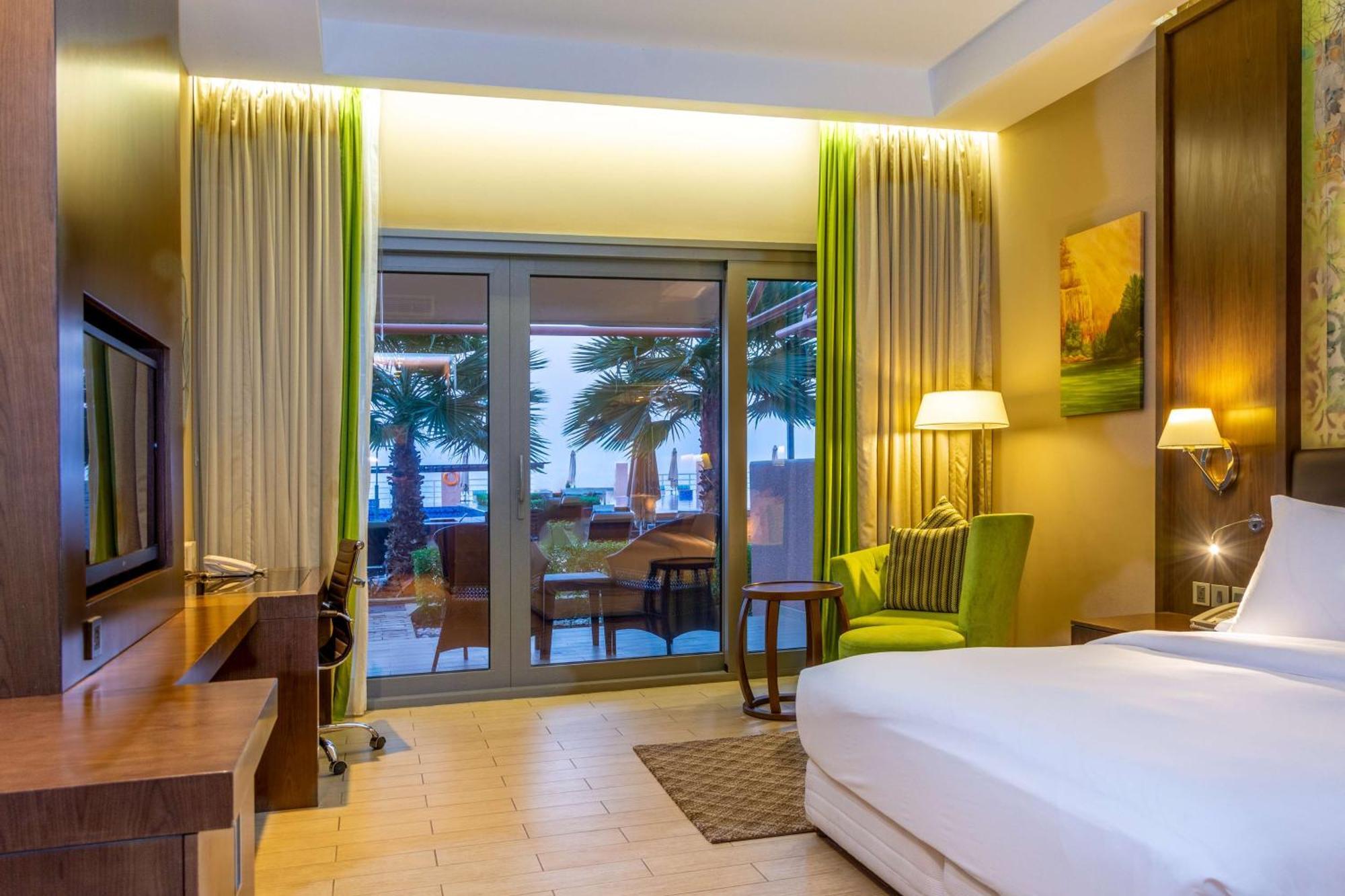 Radisson Blu Hotel & Resort, Сухар Экстерьер фото Deluxe Room
