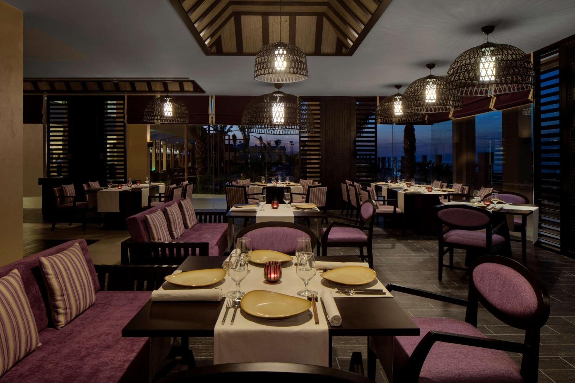 Radisson Blu Hotel & Resort, Сухар Экстерьер фото The restaurant