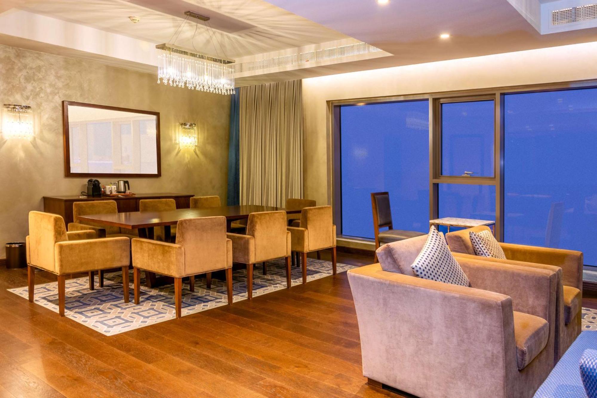 Radisson Blu Hotel & Resort, Сухар Экстерьер фото Club Lounge at the 39th floor
