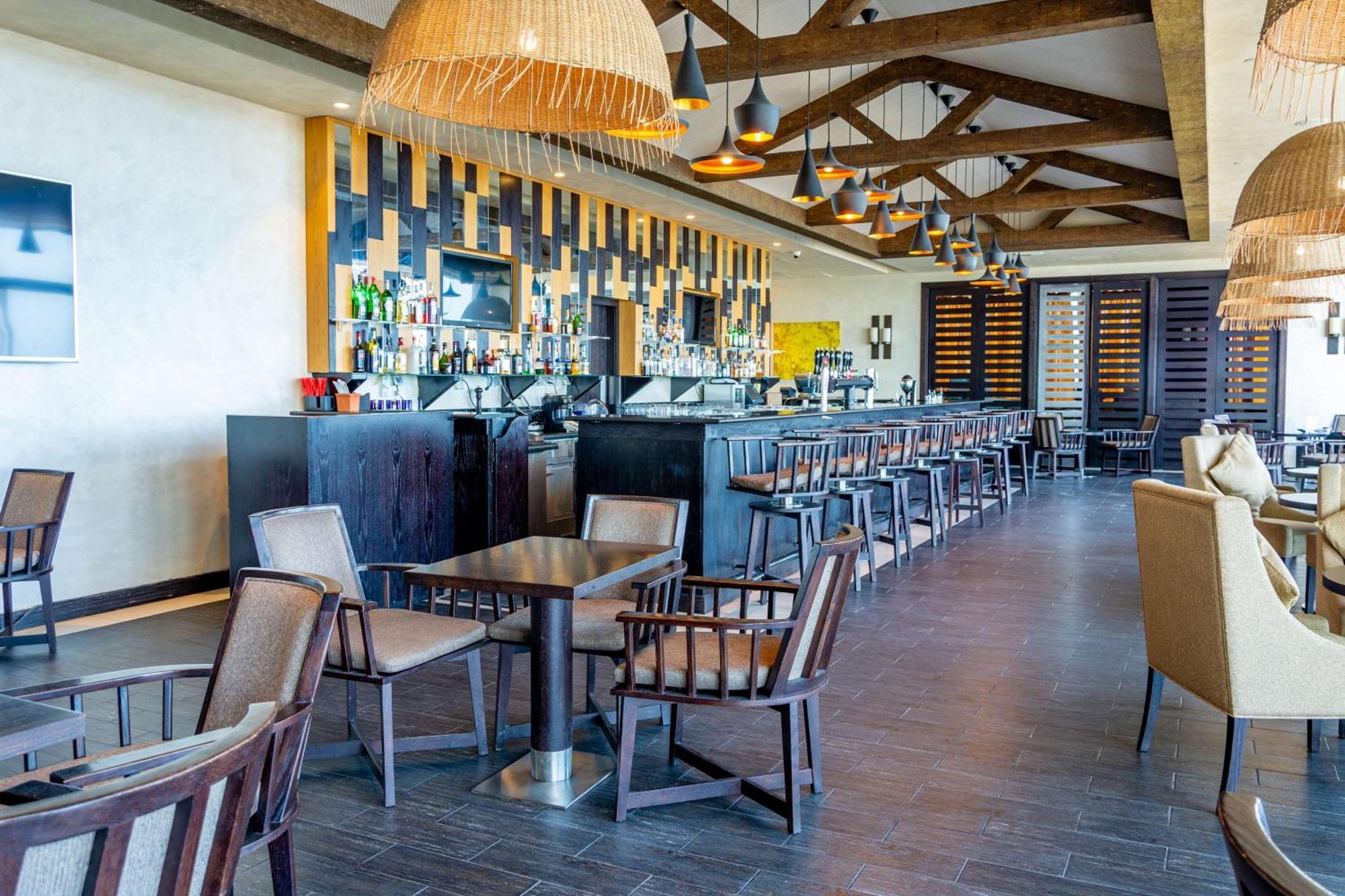 Radisson Blu Hotel & Resort, Сухар Экстерьер фото The bar at the lounge