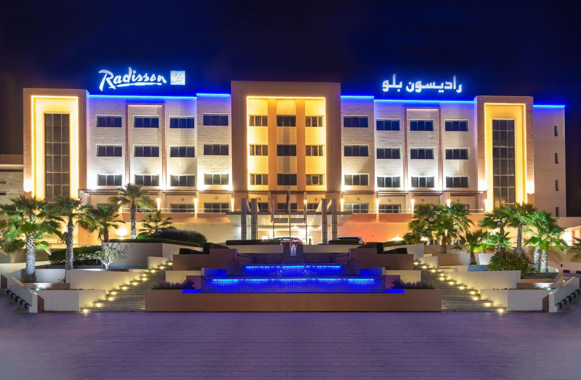 Radisson Blu Hotel & Resort, Сухар Экстерьер фото Radisson Blu Hotel, Riyadh