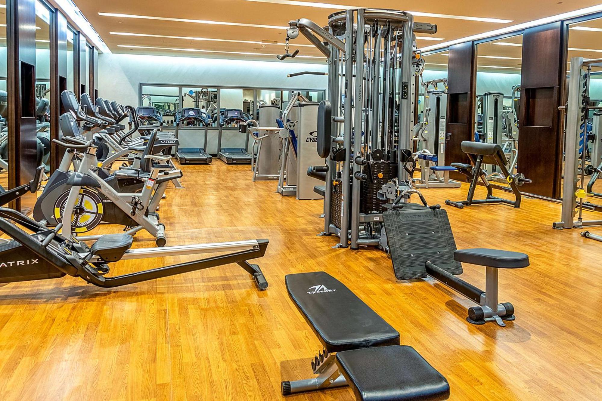 Radisson Blu Hotel & Resort, Сухар Экстерьер фото A gym in a hotel