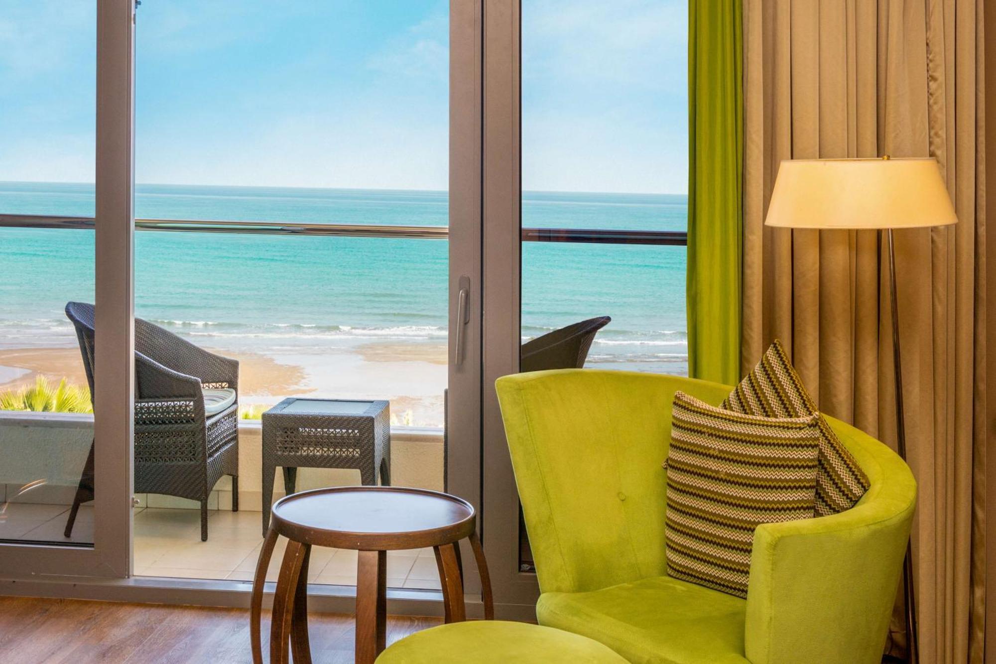 Radisson Blu Hotel & Resort, Сухар Экстерьер фото Deluxe Ocean View