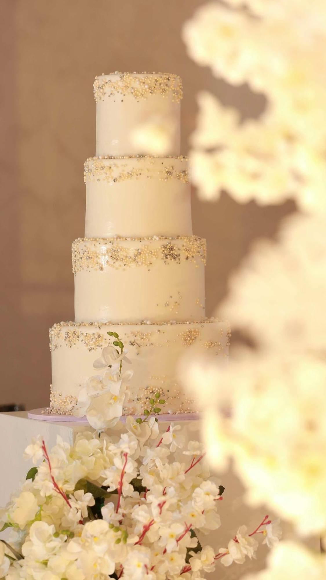 Radisson Blu Hotel & Resort, Сухар Экстерьер фото A white wedding cake