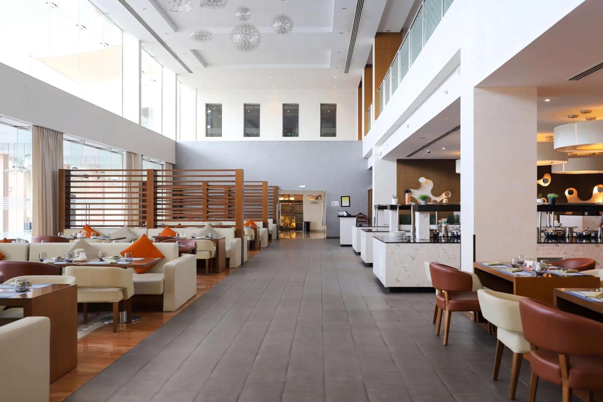 Radisson Blu Hotel & Resort, Сухар Экстерьер фото The restaurant