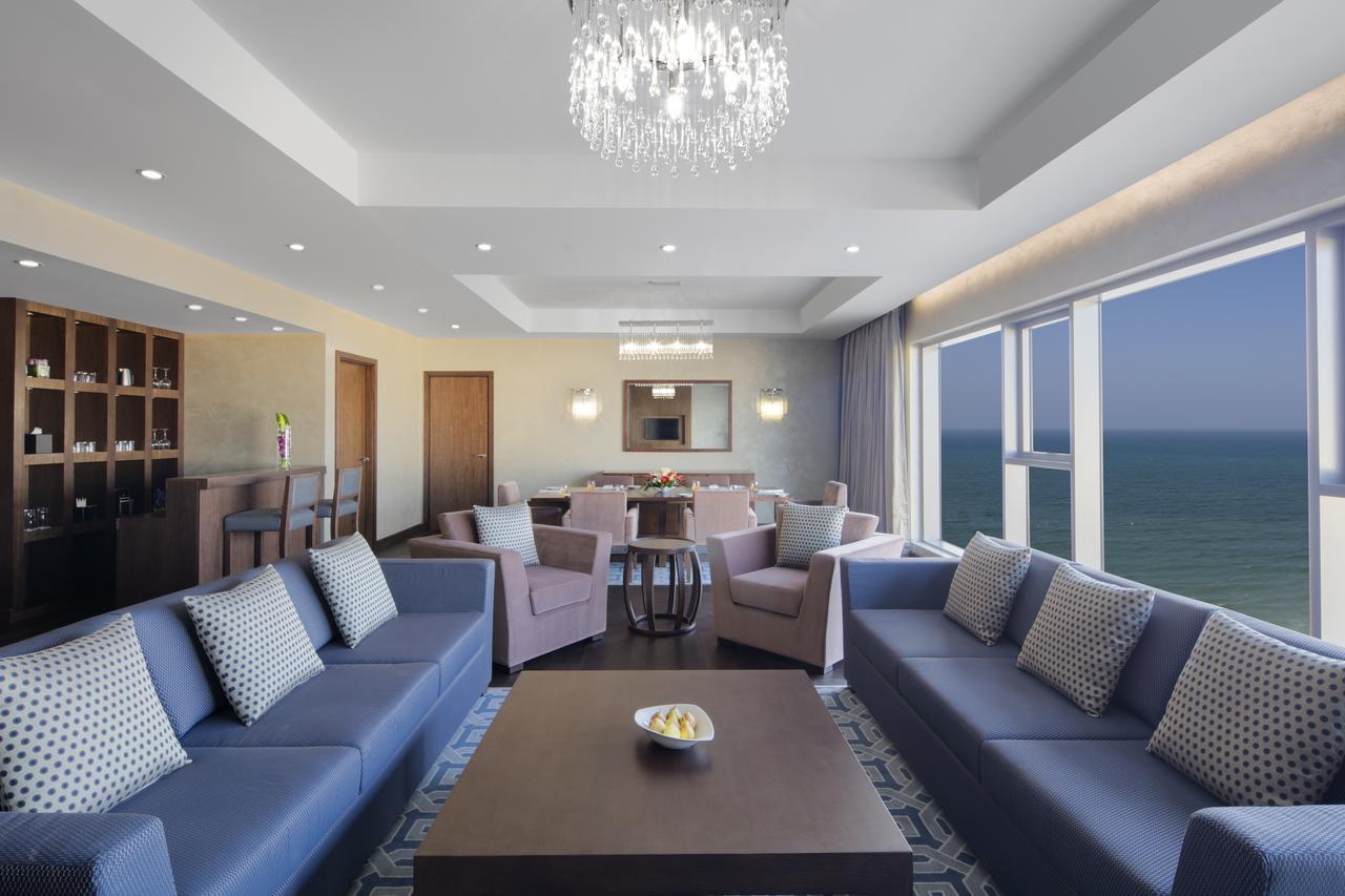 Radisson Blu Hotel & Resort, Сухар Экстерьер фото Suite at the hotel